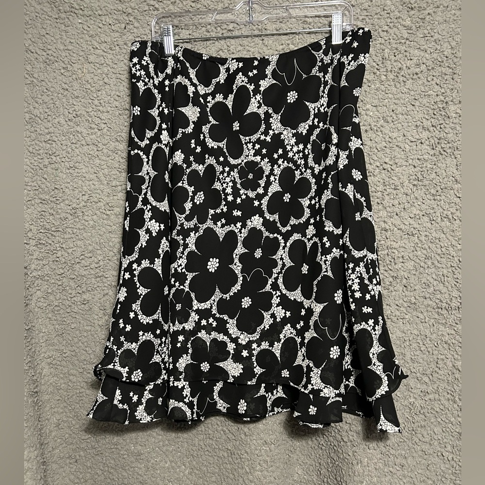 Chic Black and White Floral A-Line Skirt